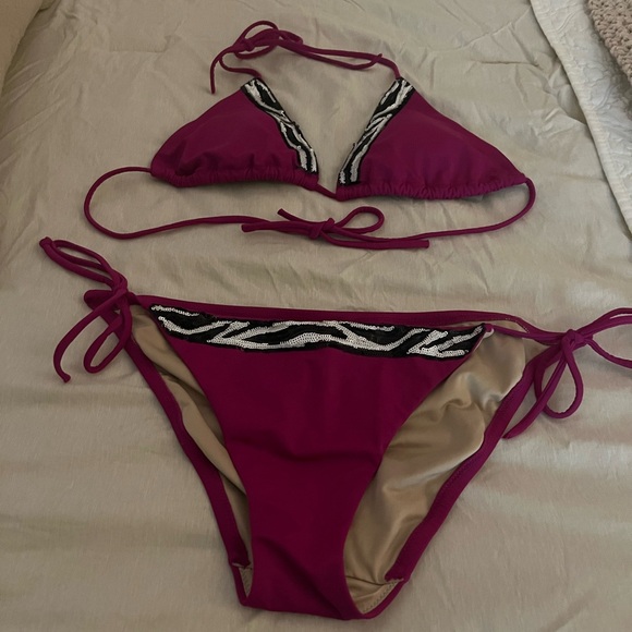 Victorias Secret bikini - Picture 2 of 2